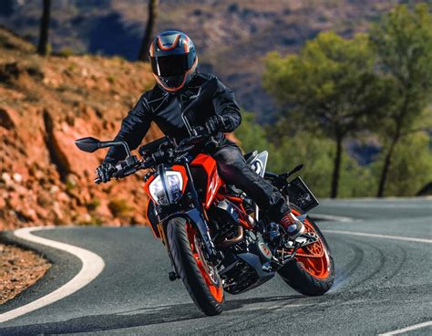 Ktm duke is available in 2 variants. 2017 KTM 390 and 250 Duke launched in India - priced at ...