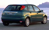Novo Ford Focus 2001 hatch e sedã: fotos e características