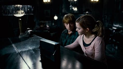 Ron And Hermione Harry Potter And The Deathly Hallows Movies Photo
