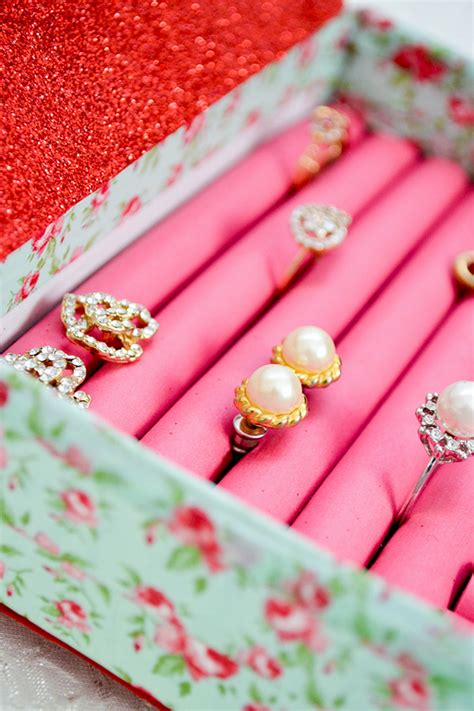 Stop being simple, stop being part of the crowd for a moment, differentiate yourself with something original and memorable. A Bubbly Life: DIY Ring Box Guest Post