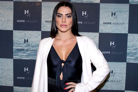 Maybe you would like to learn more about one of these? Cleo Pires usa body decotado e abusa da transparência em ...