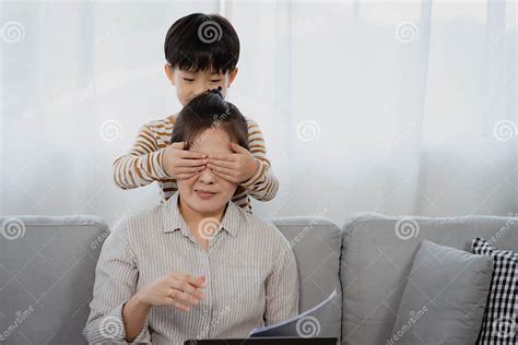 Asian Single Mom Sitting On Vacation Working His Naughty Son Stood Behind The Sofa And Covered