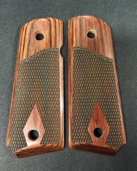 1911 Compact Officer Classic Panel 34 Checker Rosewood