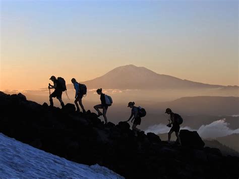 Naik Gunung Bersyukur Dan Merayakan Manfaatnya Pemandangan Mendaki