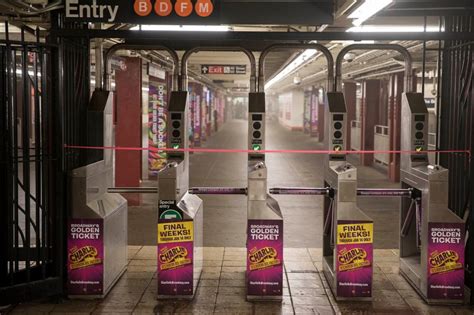 Rockefeller Center Subway Station Fills With Smoke
