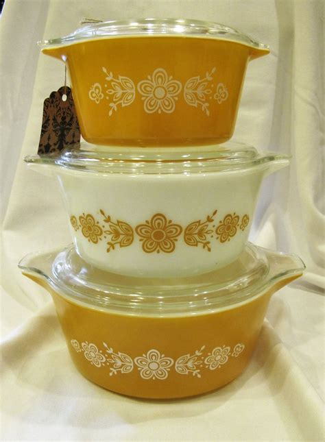 Set Of 3 Pyrex Casseroles With Original Lids Perfect Condition Butterfly Gold 473 474 475