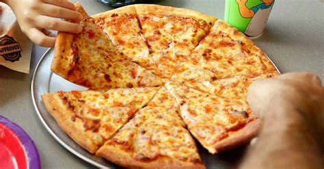 Chuck E Cheese Large Cheese Pizzas 499 Carryout Or Delivery