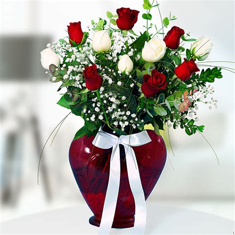 Send Flowers Turkey Red And White Roses In Heart Vase From 24usd