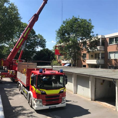 Check spelling or type a new query. Dortmund: Höhenretter im Einsatz - Mit dem Kran aus der ...