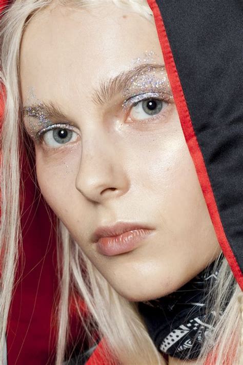 The Best Makeup Looks From Spring 2018 Runways