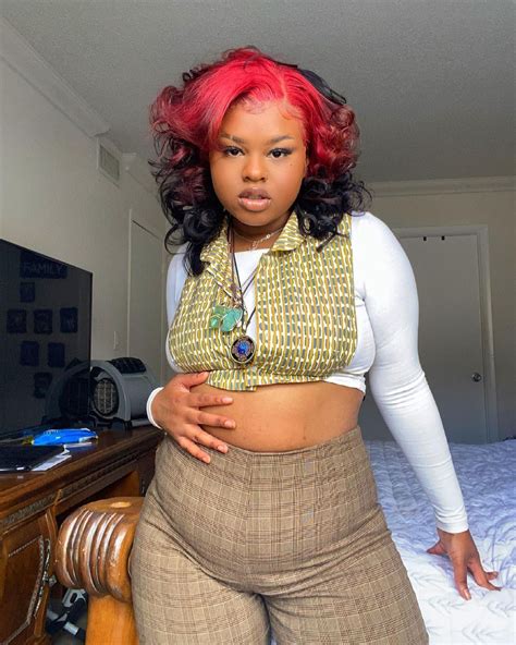 Tator Tots 👑 On Instagram “can I Help You Sir” Curvy Girl Outfits Cute Outfits Aesthetic