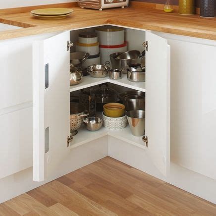 If one has a small home with a compact kitchen, it's vital to design the kitchen corner cabinets efficiently to make their deep recesses more accessible. Kitchens in 2020 | Kitchen corner units, Kitchen remodel ...