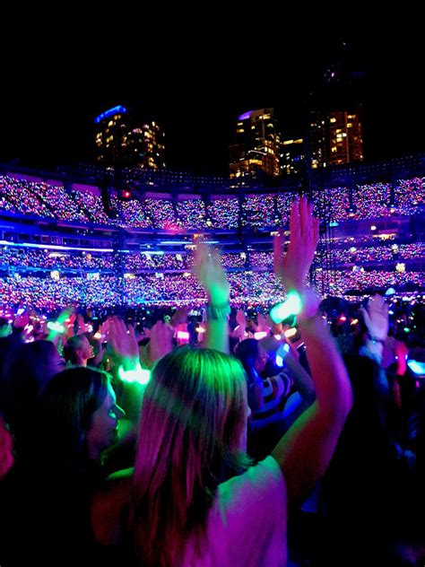 Xylobands Light Up Toronto For Coldplays A Head Full Of Dreams