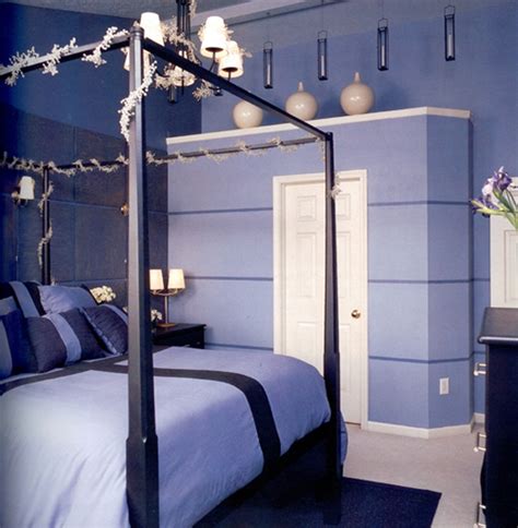 Indigo blue and white is a soothing palette for your bedroom. Stylish Blue Color Schemes For Bedrooms | InteriorHolic.com