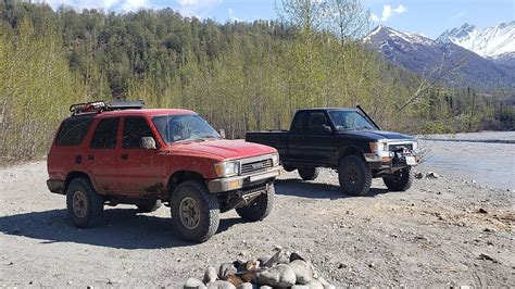 Toyota Pickup And 4runner On 33s Off Road Youtube
