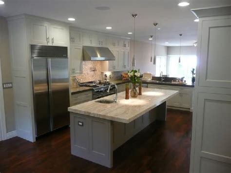 Should kitchen floor be darker than cabinets? White Kitchen Cabinets With Dark Wood Floors Design Ideas