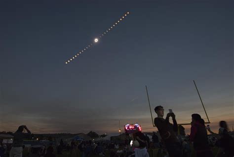 There Goes The Sun Total Solar Eclipse 2017 The Boston Globe