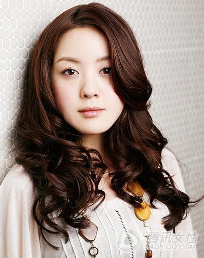 If you like curly asian hair, you might love these ideas. Japanese Curly Hair - Women Styler