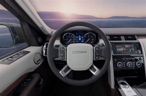 Start your 2 week free trial! Car 360 - New Land Rover Discovery Interior | New land ...