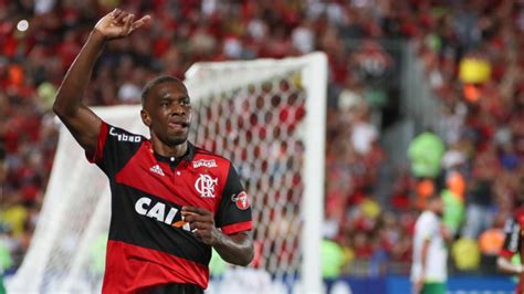 Flamengo beat inter and move closer to title in 1st v 2nd clash. Juan diz que pretende assumir cargo de dirigente no ...
