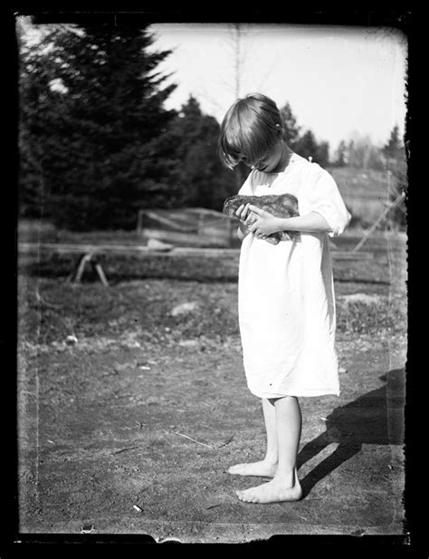 Those Were Old Barefoot Days Lovely Vintage Photos Prove That