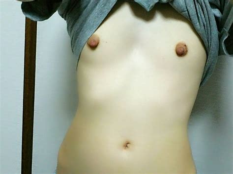 無乳レーズン乳首なエロ画像のAカップ女子がトップレス公開www 1 18 3次エロ画像 エロ画像