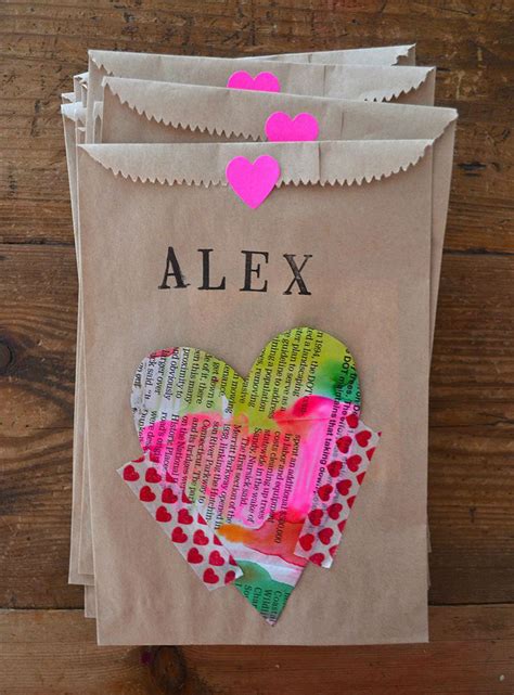 Decorating a gift box for valentine's day is not an easy thing. 30 DIY Gift Wrapping Examples for Valentine's Day