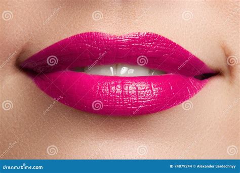 Schöne Volle Rosa Lippen Rosa Lippenstift Make Up Und Kosmetik