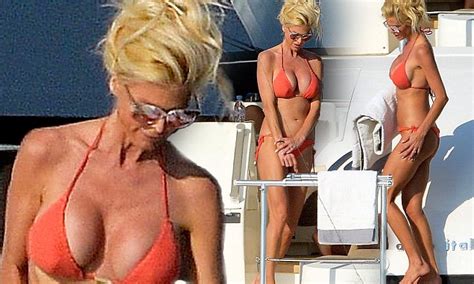 Victoria Silvstedt 42 Flaunts Her Figure In St Tropez Daily Mail Online
