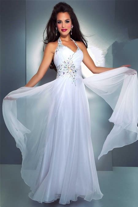 Elegant Sheath Halter Long White Chiffon Beaded Evening Prom Dress