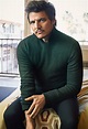 Pedro Pascal / Pedro Pascal revealed as The Mandalorian in live-action ...