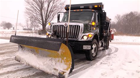 Snow Plows Are Working To Clear The Snow Wnky News 40 Television