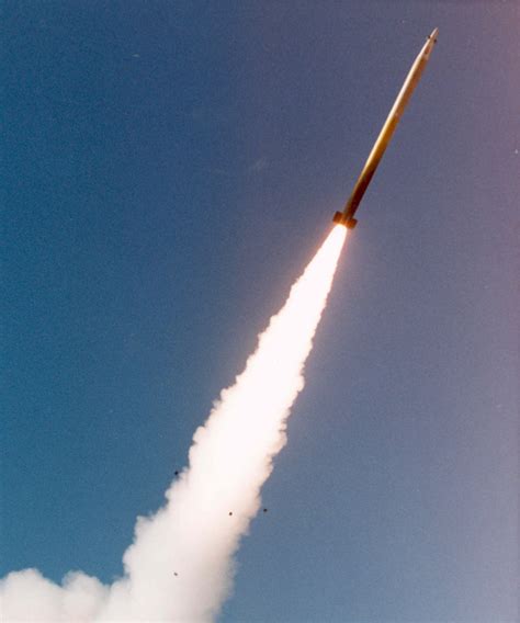 Перевод слова rocket, американское и британское произношение, транскрипция, словосочетания, однокоренные слова, примеры использования. U.S. Army Awards $1.13 Billion Contract to Lockheed Martin ...