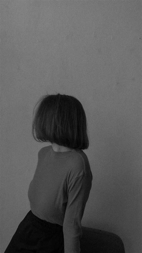 black and white photo cool short hairstyles cute selfies poses girl short hair