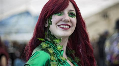 the makeup tutorial that will turn you into poison ivy in time for halloween