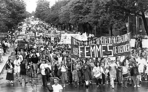 Pourquoi Le Féminisme A Encore Toute Sa Place Dans La Société Le Devoir