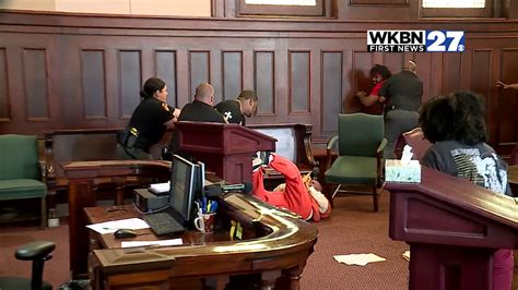 Watch Fight Breaks Out In Youngstown Ohio Courtroom