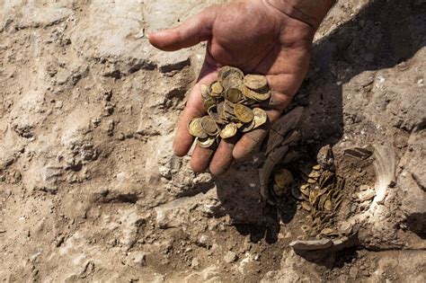 Teenage Volunteers Unearth 1100 Year Old Gold Coins In Israel London