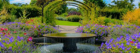 We love that it's all inside and we can wander through the exhibits without missing anything! Great Britain - English Gardens & The Chelsea Flower Show ...