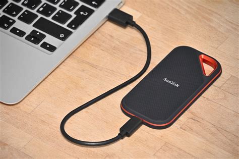 I can't stress enough how durable and well made this feels in the hand. SanDisk Extreme PRO Portable SSD: Rychlík, který se ...