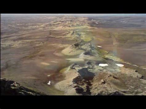 Une zone volcanique s'est réveillée près de la capitale islandaise. Éruption du volcan le Laki en 1783 en islande - YouTube