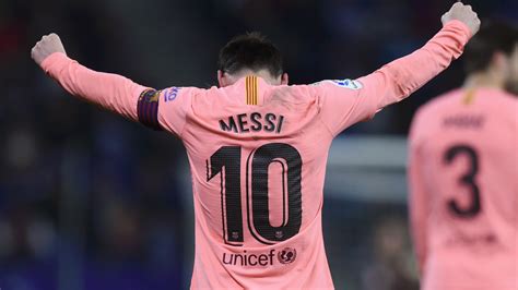 Leo Messi Models Barcelonas New Pink 2020 21 Kit Look