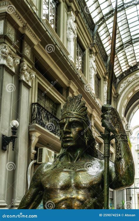 Guayas Y Estatua Quil Guayaquil Foto De Archivo Imagen De Bronce