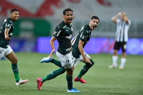 The conmebol libertadores, also known as the copa libertadores de américa ( portuguese: Palmeiras vence e é o primeiro time classificado para as semifinais da Libertadores | Futebol na ...