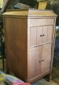 The oak victrola cabinet has a top lid that opens. 7 Pics Antique Victrola Cabinet And View - Alqu Blog