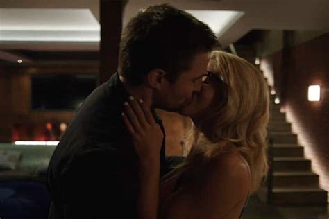 Romantic Moment Of The Week Arrow S Oliver And Felicity Reunite