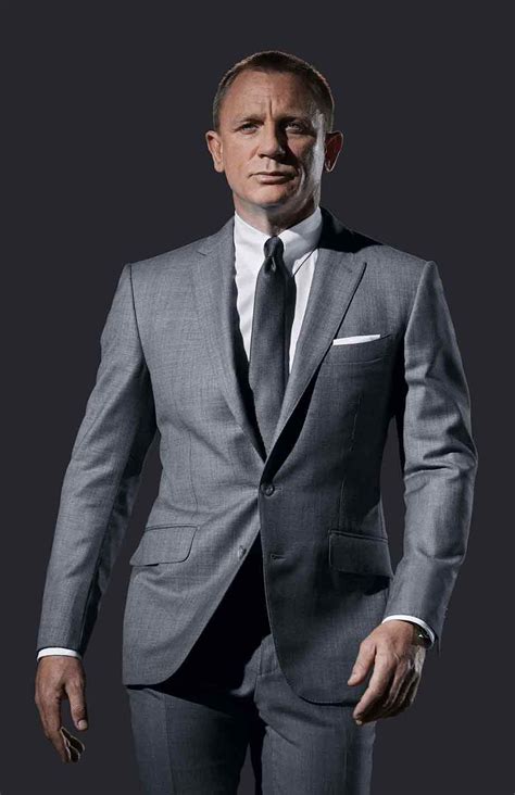 With the upcoming release of the new james bond film, no time to die, here are daniel craig's 10 coolest outfits as 007 (& why you should rock them). James Bond Clothes