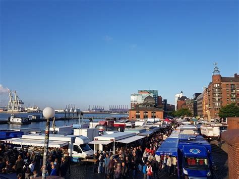 Hamburger fischmarkt immer sonntag morgens ab 5:00 uhr frische fischbrötchen! Hamburger Fischmarkt (Hamburg) - 2020 All You Need to Know ...