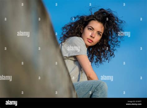 Wavy Haired Teenager Fotos Und Bildmaterial In Hoher Auflösung Alamy