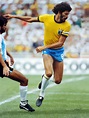 Brazilský fotbalista Socrates na mistrovství světa 1982. | Seleção ...